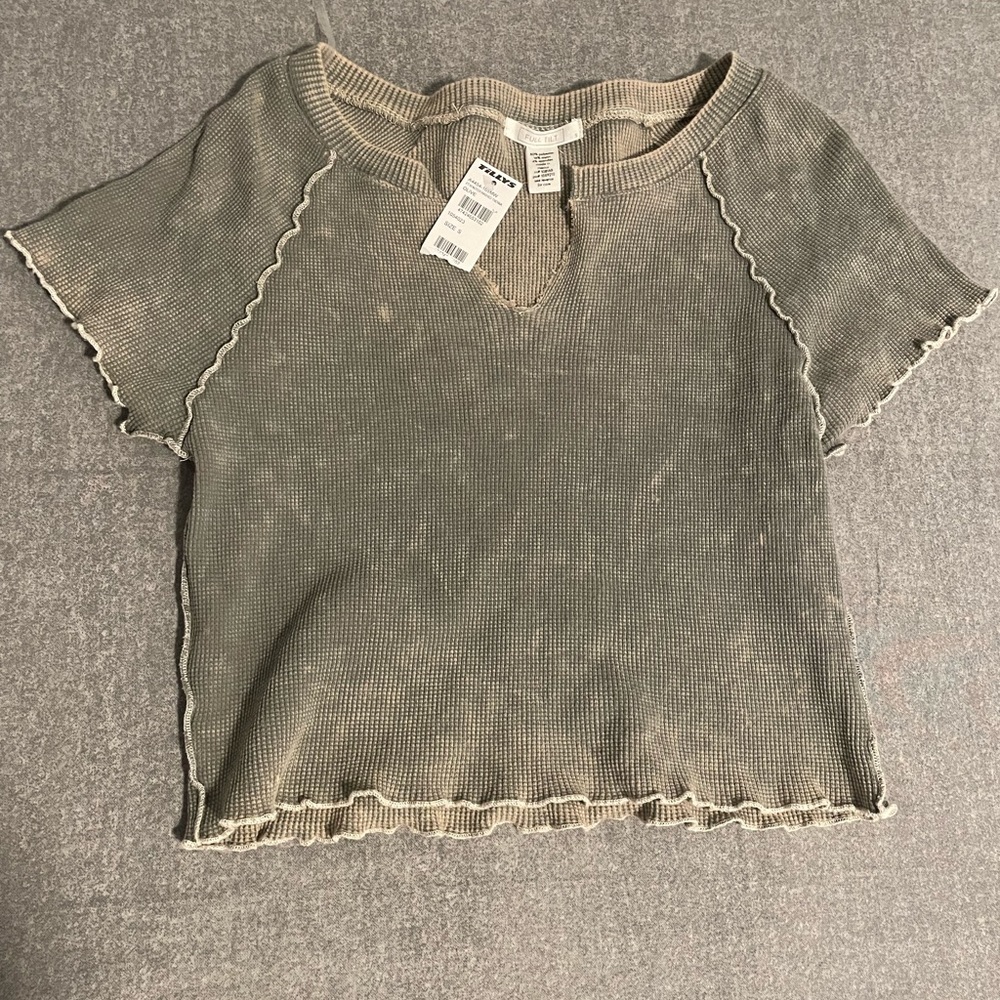 Cropped short sleeve grungy top